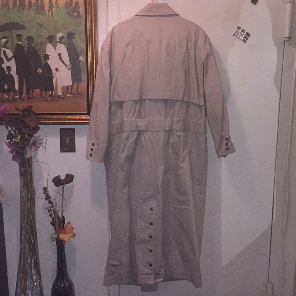 Trench Coat... - Picture 4 of 8